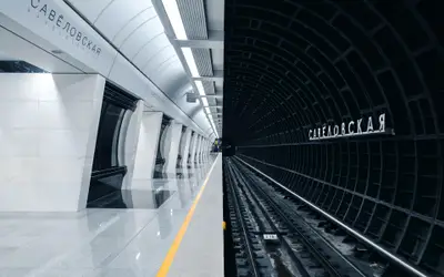 A train tracks in a tunnel